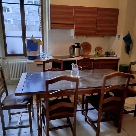 Beautiful In Center Of Geneva, 150 M2 *