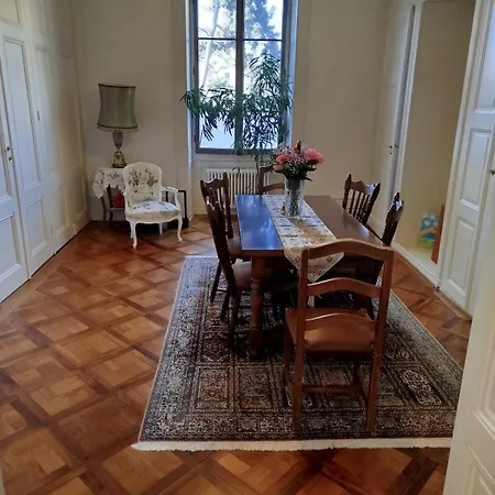 Beautiful In Center Of Geneva, 150 M2 *