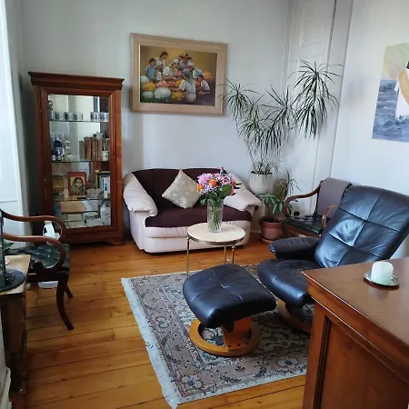 Beautiful In Center Of Geneva, 150 M2 *